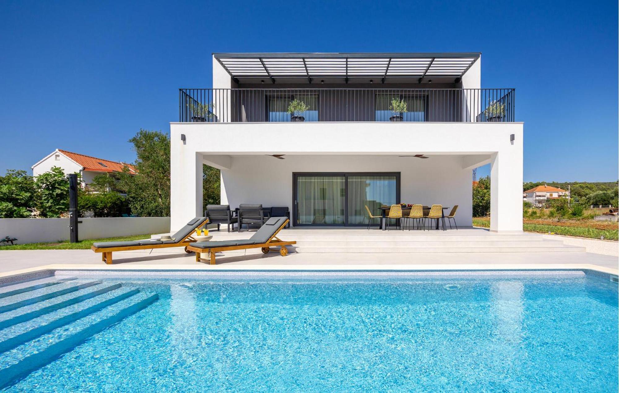 Holiday home Lovely In With Outdoor Swimming Pool *